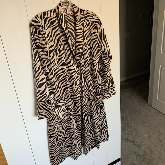 Victoria's Secret Robe - Picture 1 of 2
